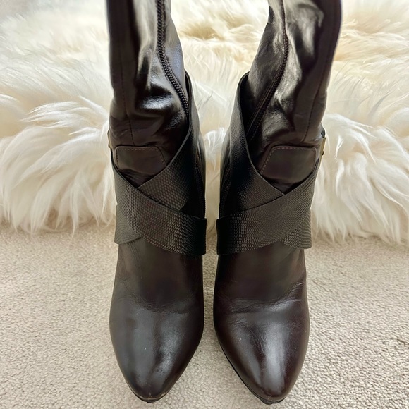 Guess By Marciano Knee High Leather Boots - Picture 4 of 7